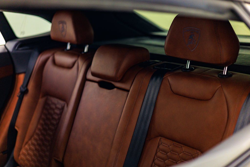 2021 Lamborghini Urus Base - Photo 18