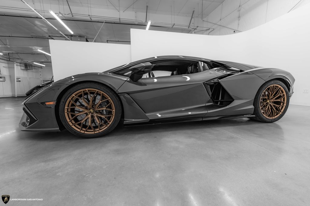 2026 Lamborghini Revuelto Base - Photo 22