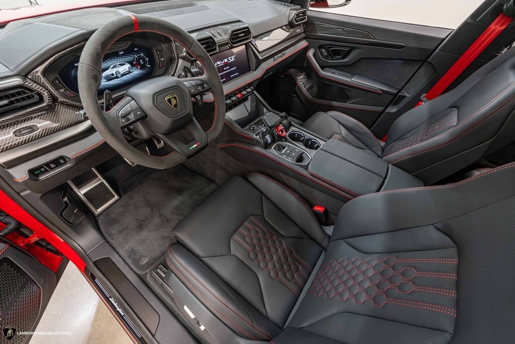 2025 Lamborghini Urus SE photo 4
