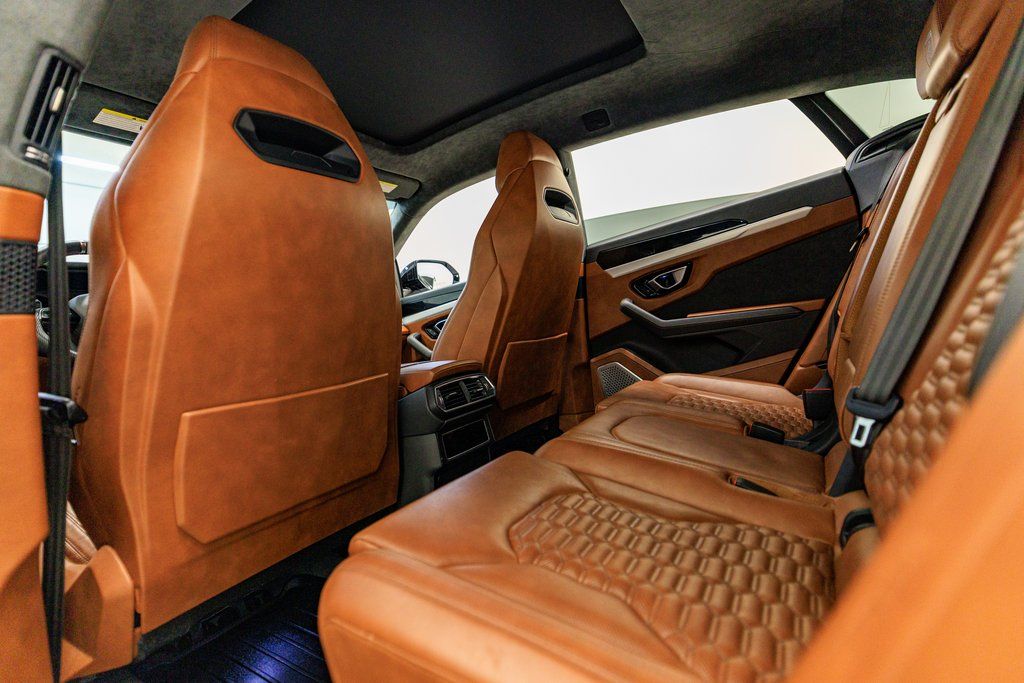 2021 Lamborghini Urus Base - Photo 24