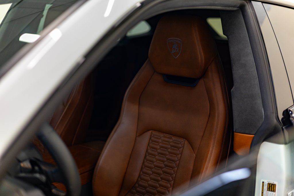 2021 Lamborghini Urus Base - Photo 15