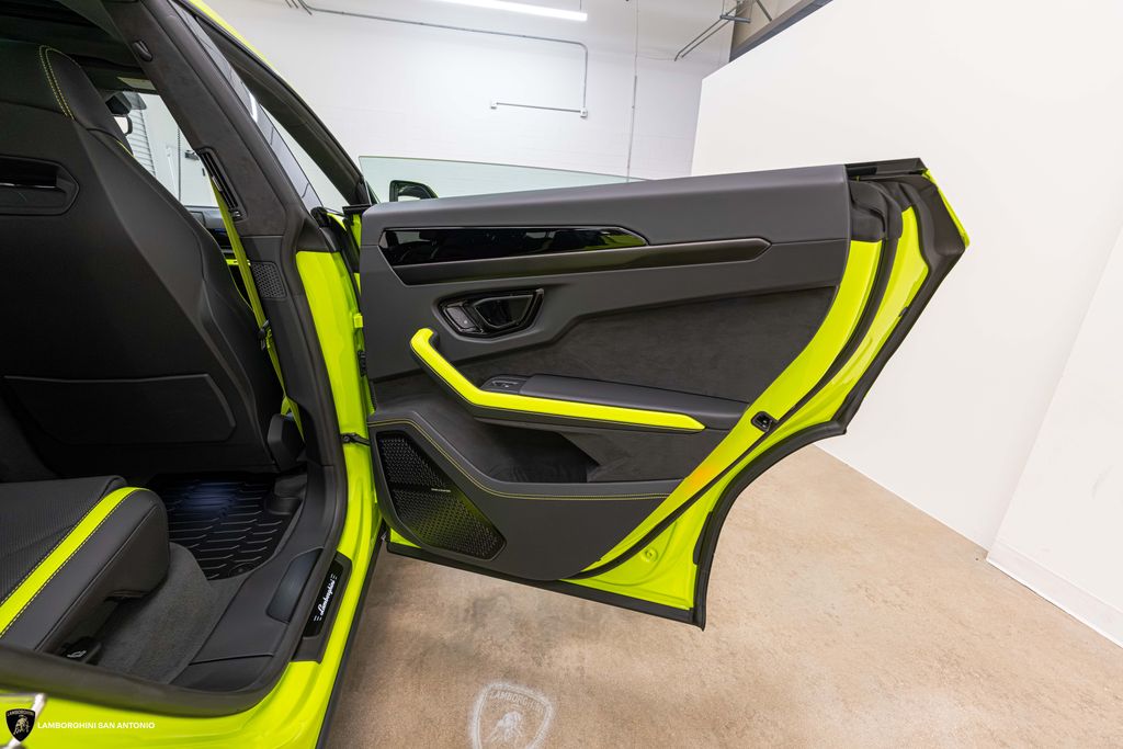 2025 Lamborghini Urus SE - Photo 31