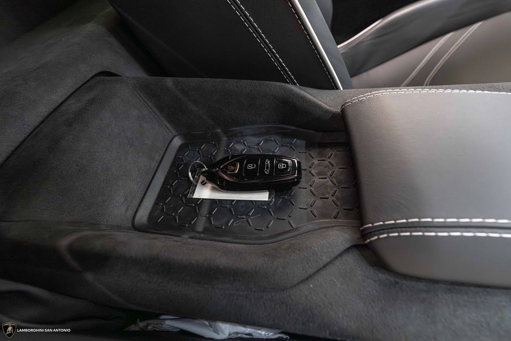 2026 Lamborghini Revuelto Base - Photo 29