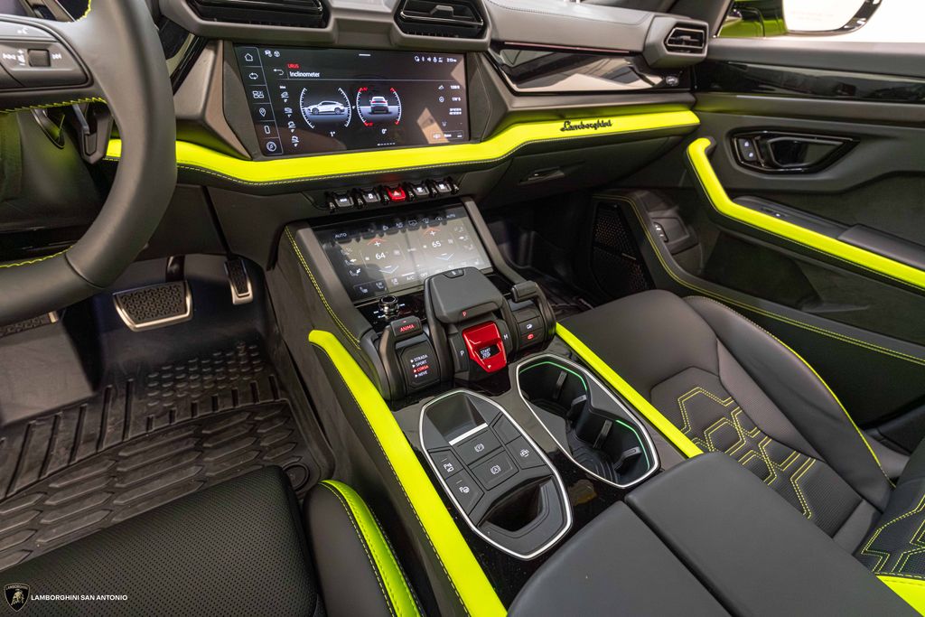 2025 Lamborghini Urus SE - Photo 46