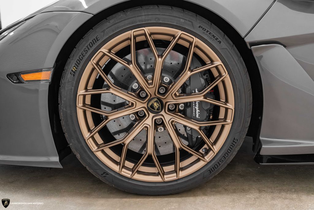 2026 Lamborghini Revuelto Base - Photo 6