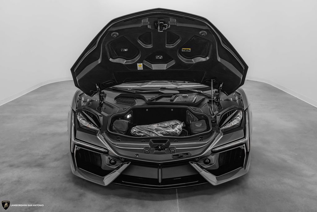 2026 Lamborghini Revuelto Base - Photo 11