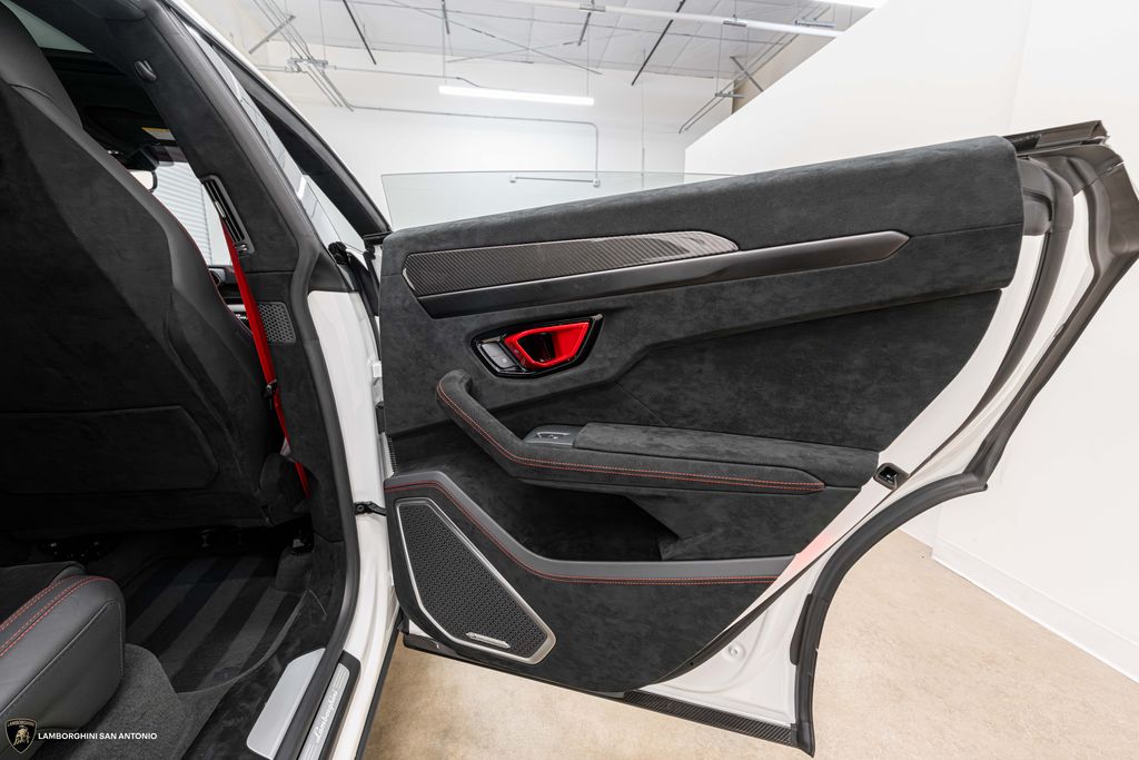 2023 Lamborghini Urus Performante - Photo 32