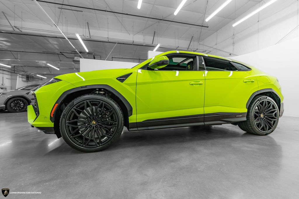 2025 Lamborghini Urus SE - Photo 12
