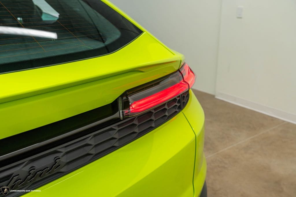 2025 Lamborghini Urus SE - Photo 21