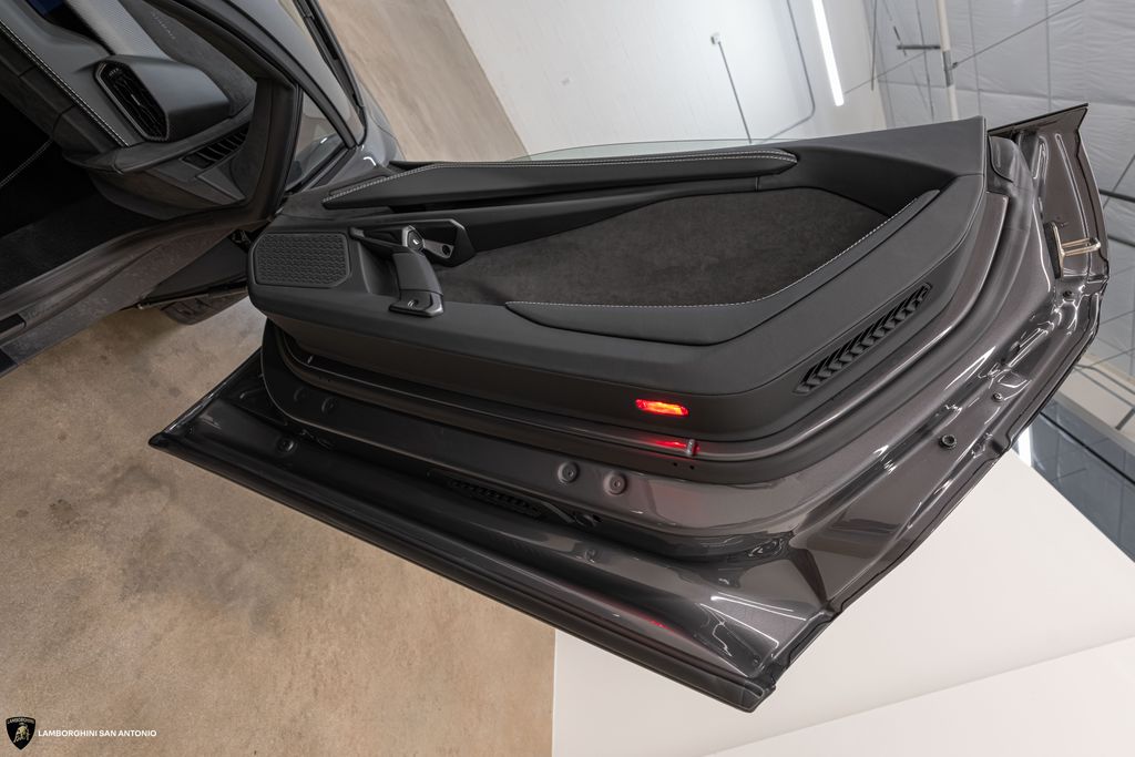 2026 Lamborghini Revuelto Base - Photo 26