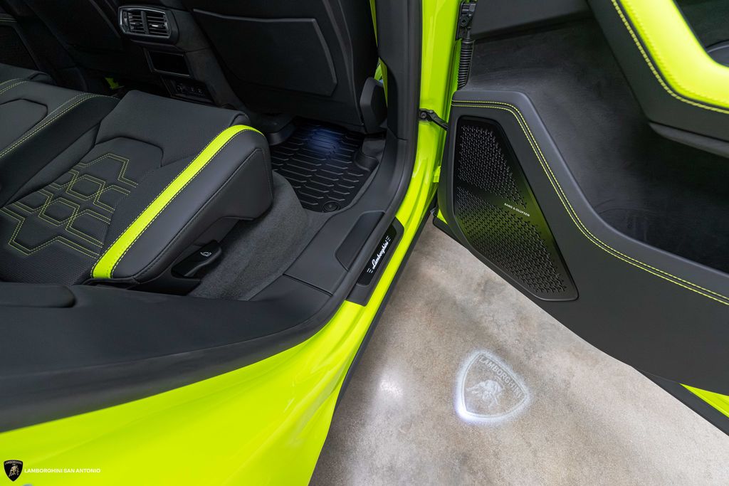 2025 Lamborghini Urus SE - Photo 32
