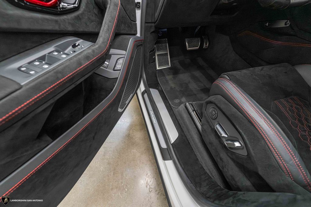 2023 Lamborghini Urus Performante - Photo 44