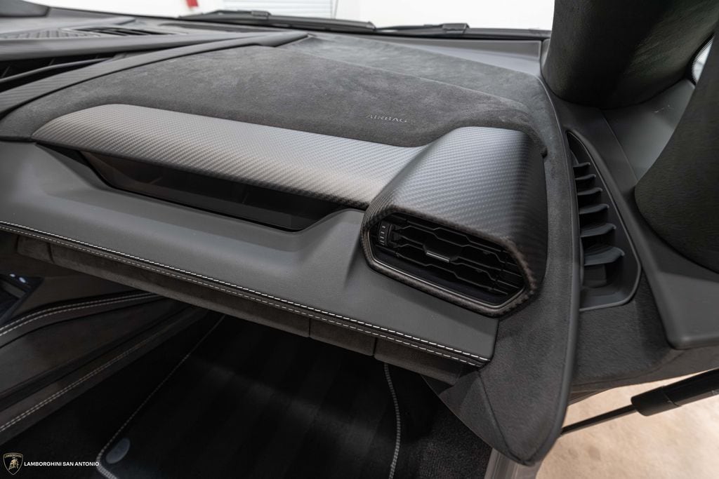 2026 Lamborghini Revuelto Base - Photo 28