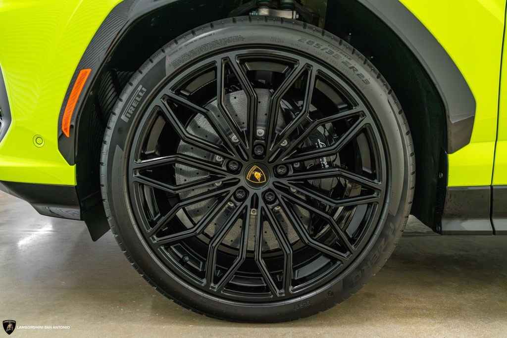 2025 Lamborghini Urus SE - Photo 8