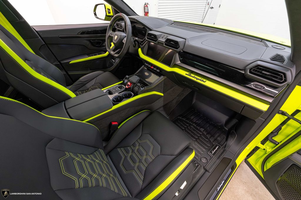 2025 Lamborghini Urus SE - Photo 35