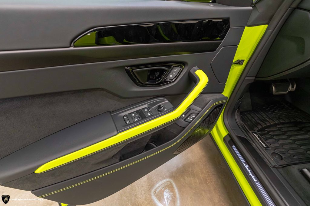 2025 Lamborghini Urus SE - Photo 43