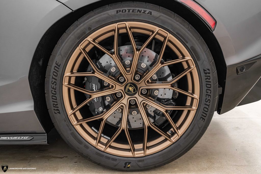 2026 Lamborghini Revuelto Base - Photo 7