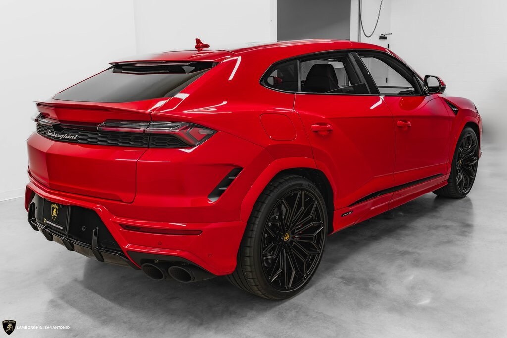 2025 Lamborghini Urus SE photo 2