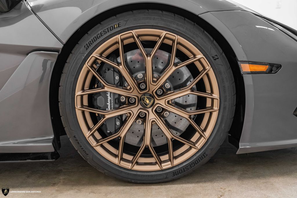 2026 Lamborghini Revuelto Base - Photo 9
