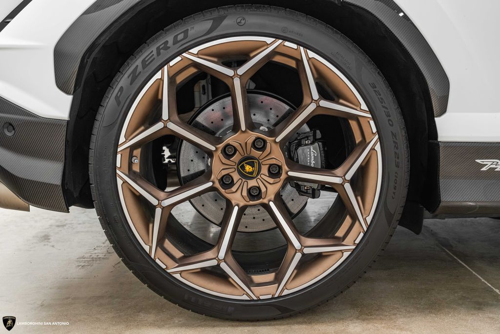 2023 Lamborghini Urus Performante - Photo 8