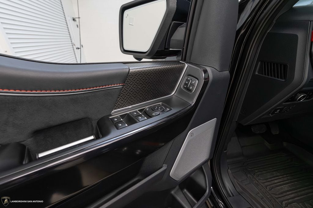 2025 Ford F-150 Raptor - Photo 37