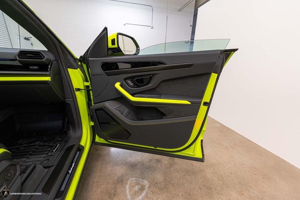 2025 Lamborghini Urus SE - Photo 33