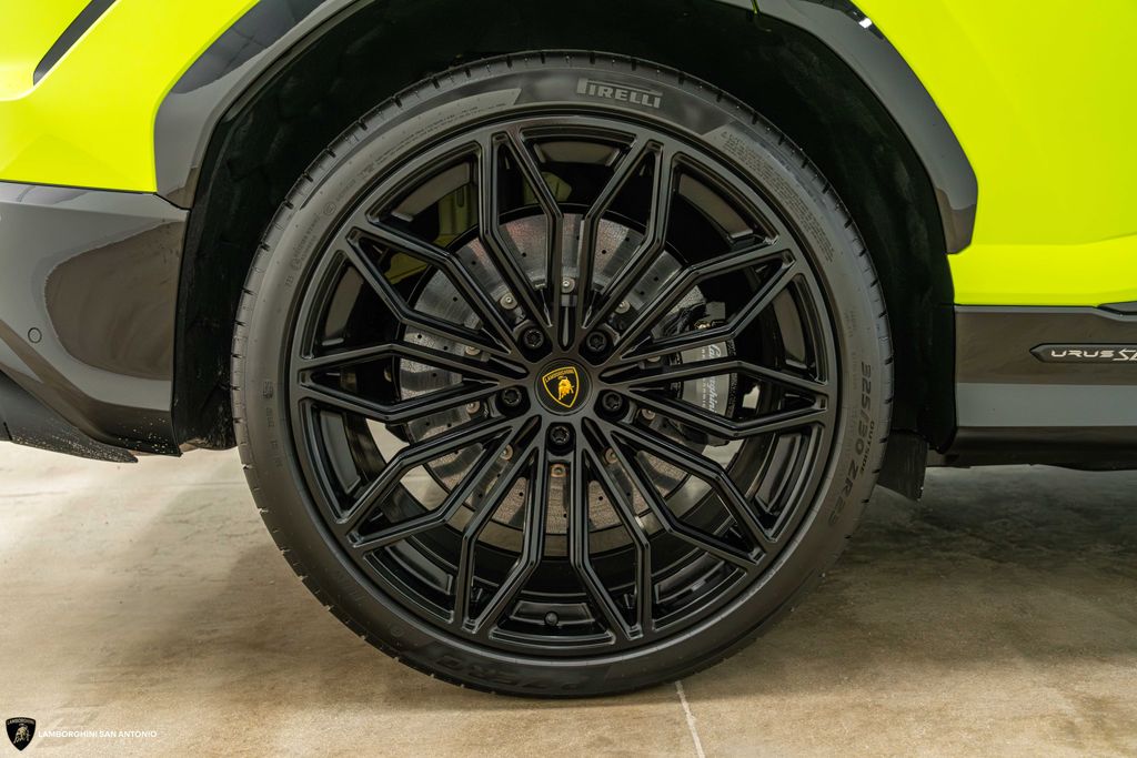 2025 Lamborghini Urus SE - Photo 10