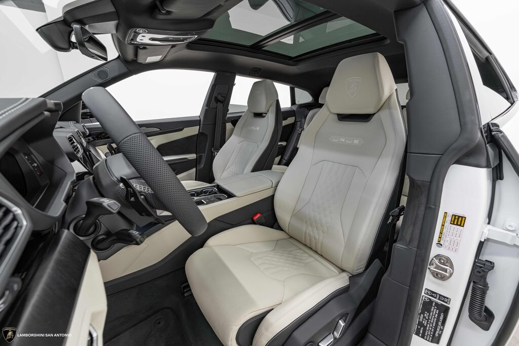 2024 Lamborghini Urus S photo 3