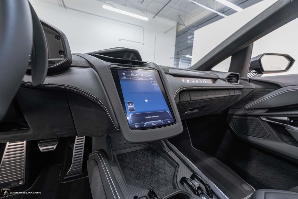 2026 Lamborghini Revuelto Base - Photo 38