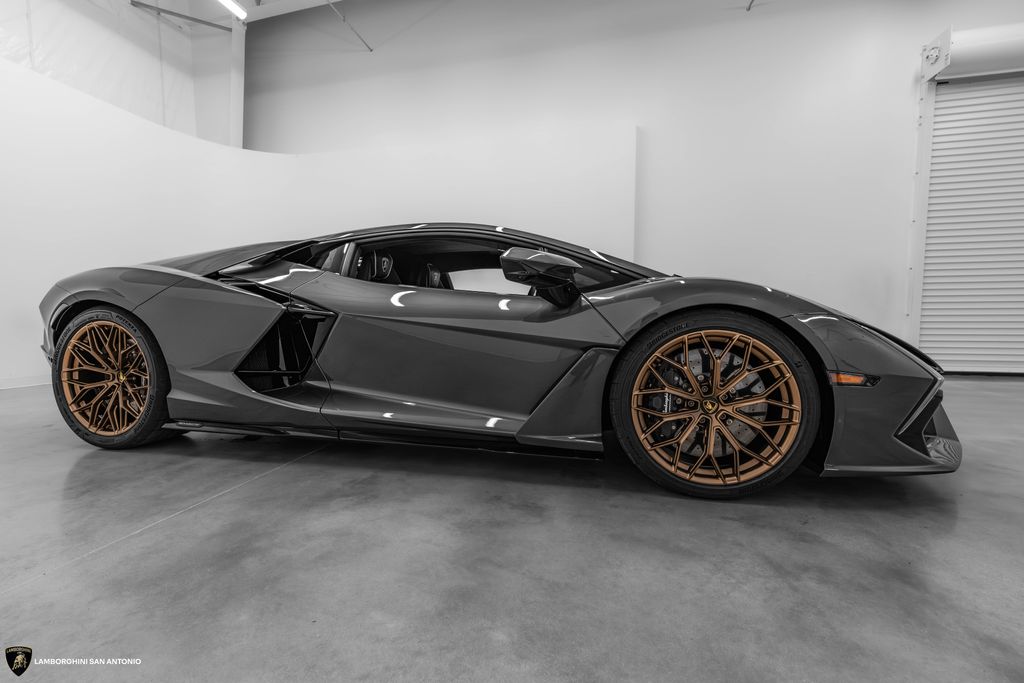 2026 Lamborghini Revuelto Base - Photo 5