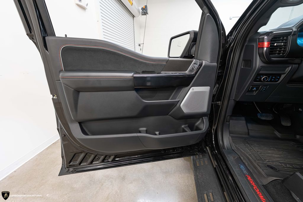 2025 Ford F-150 Raptor - Photo 36