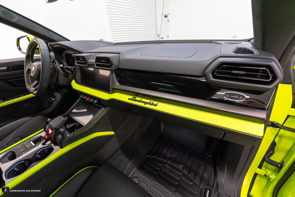 2025 Lamborghini Urus SE - Photo 36