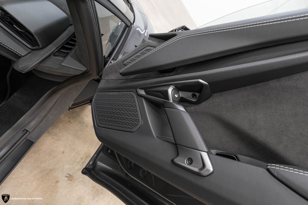 2026 Lamborghini Revuelto Base - Photo 27