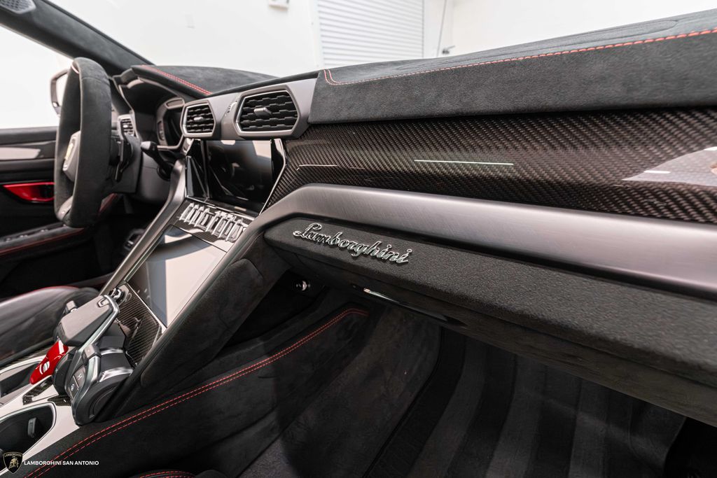 2023 Lamborghini Urus Performante - Photo 39