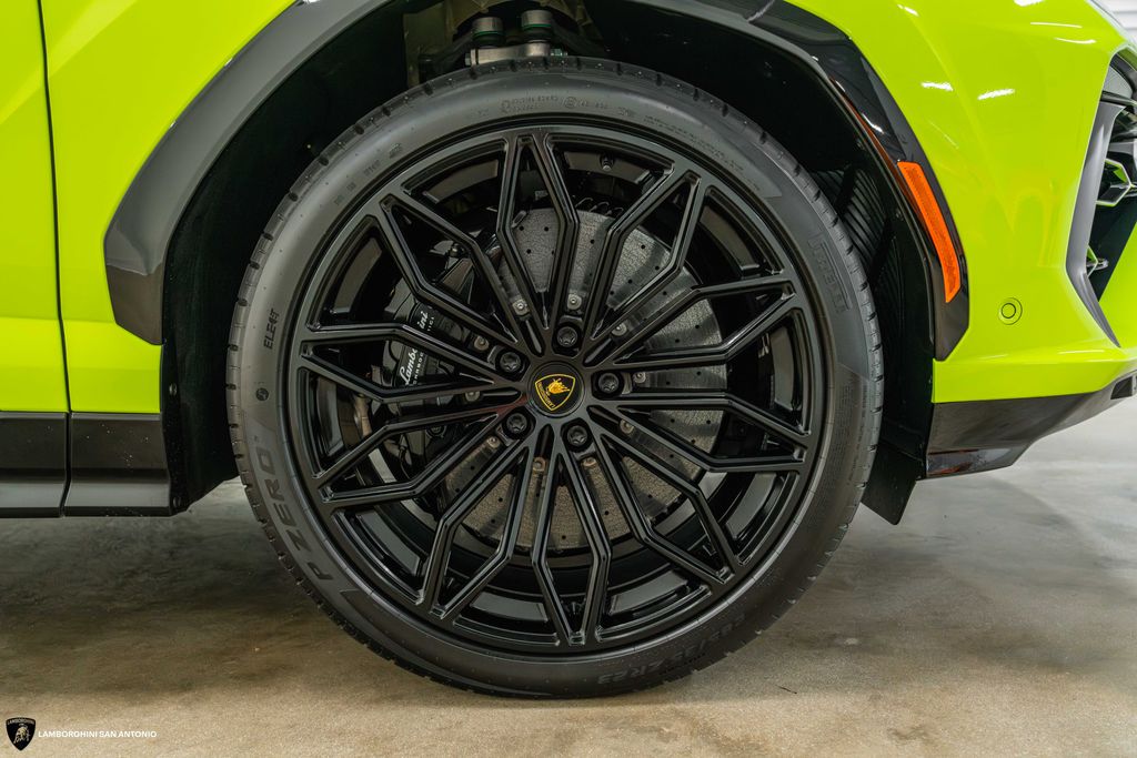 2025 Lamborghini Urus SE - Photo 11