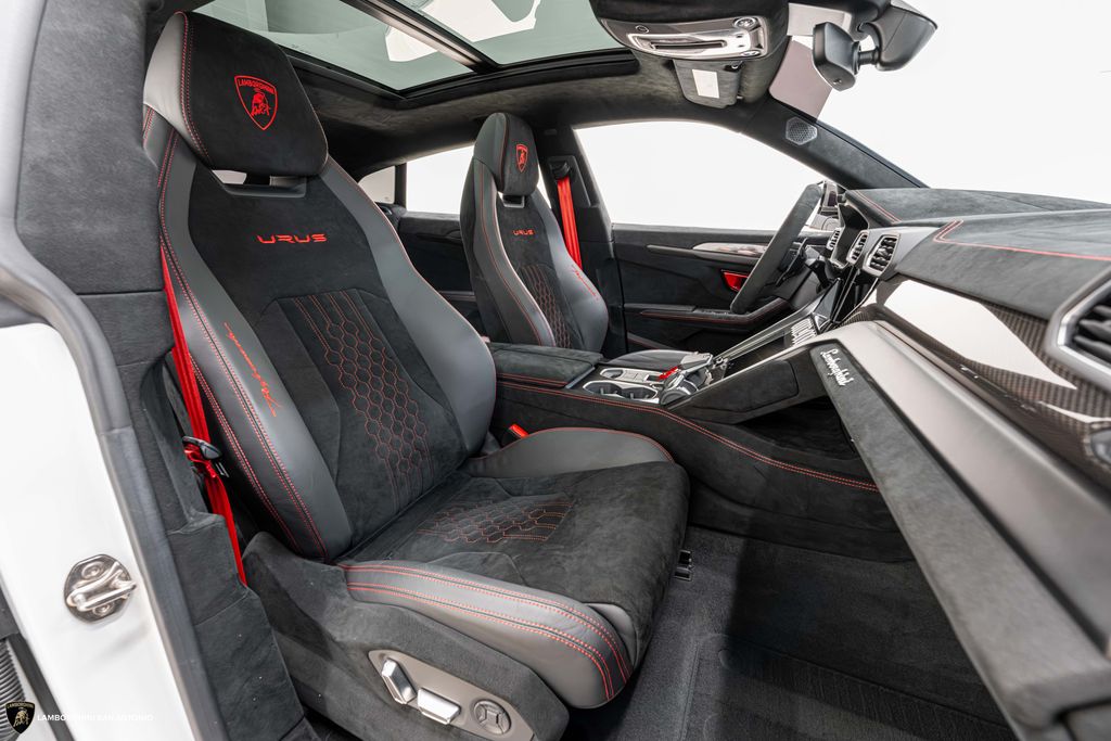 2023 Lamborghini Urus Performante - Photo 26