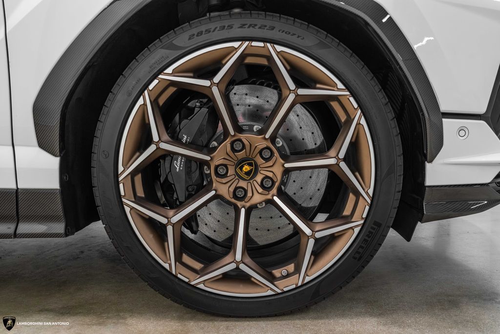 2023 Lamborghini Urus Performante - Photo 9
