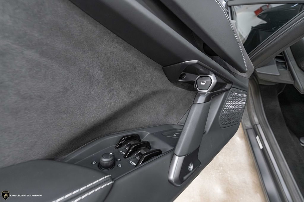2026 Lamborghini Revuelto Base - Photo 31