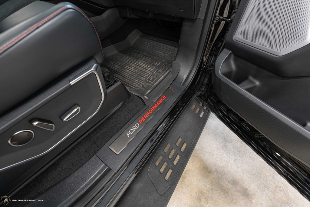 2025 Ford F-150 Raptor - Photo 32