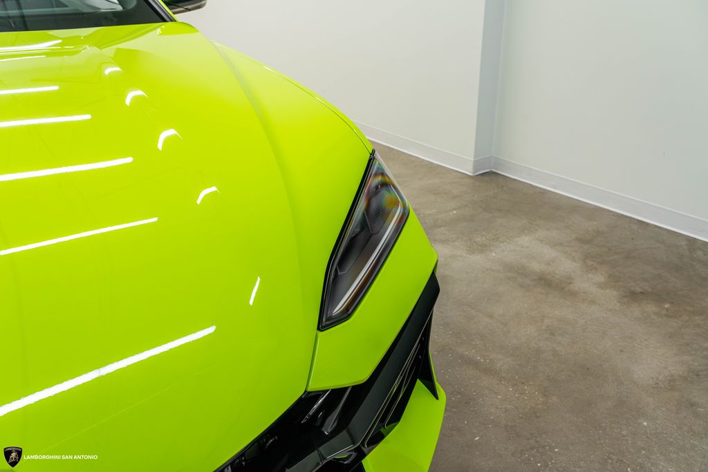 2025 Lamborghini Urus SE - Photo 16
