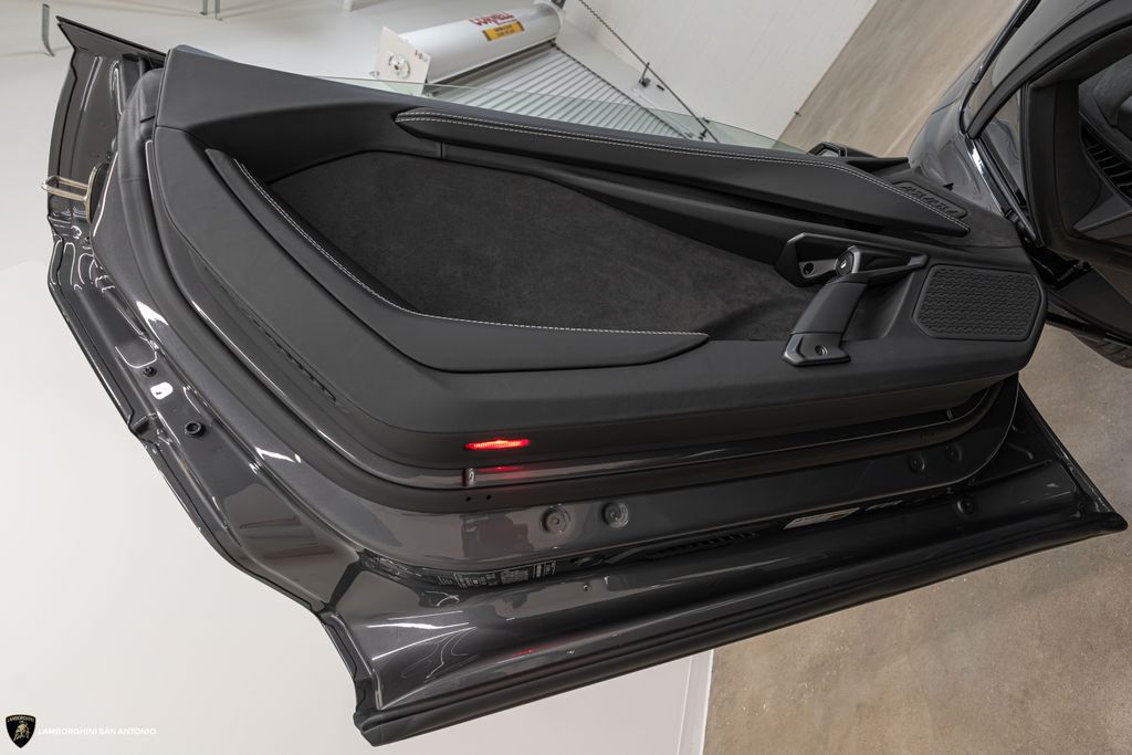2026 Lamborghini Revuelto Base - Photo 30