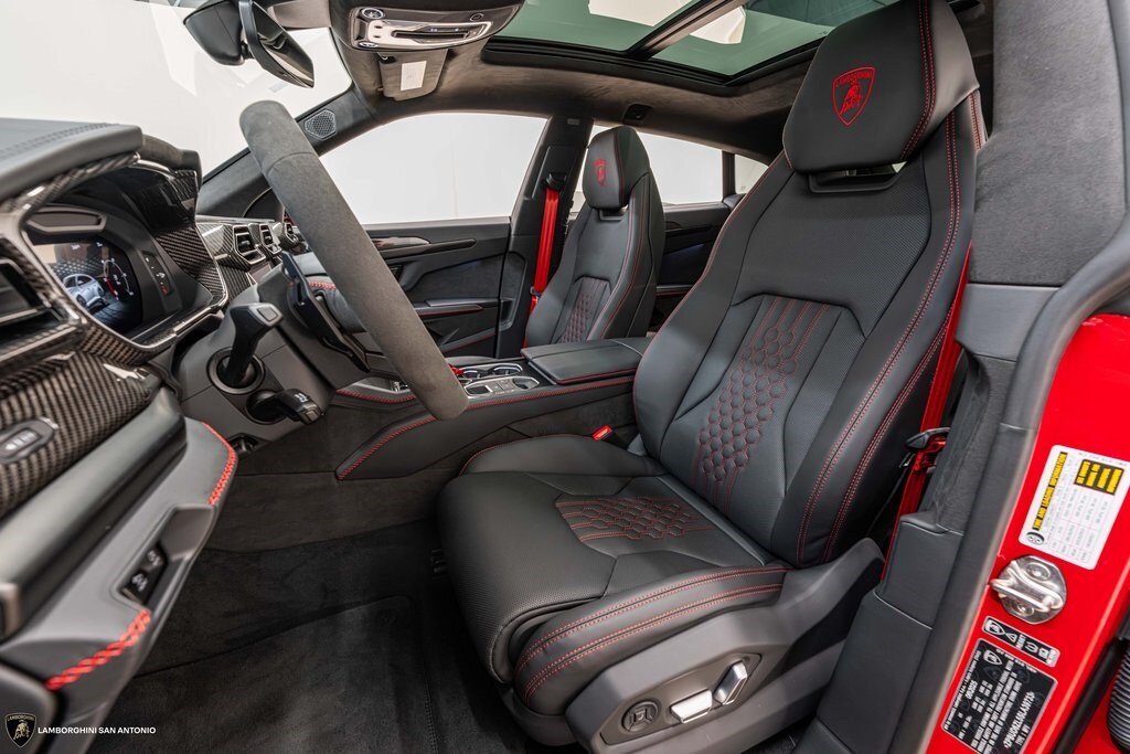 2025 Lamborghini Urus SE photo 3