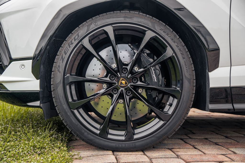 2024 Lamborghini Urus S - Photo 16