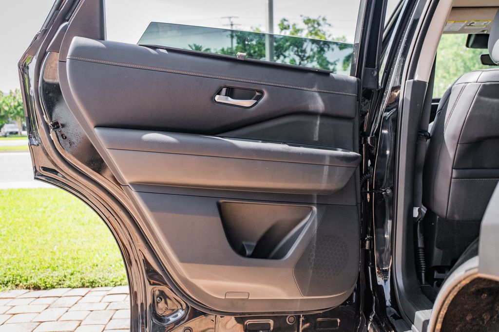 2025 Nissan Pathfinder SL - Photo 34