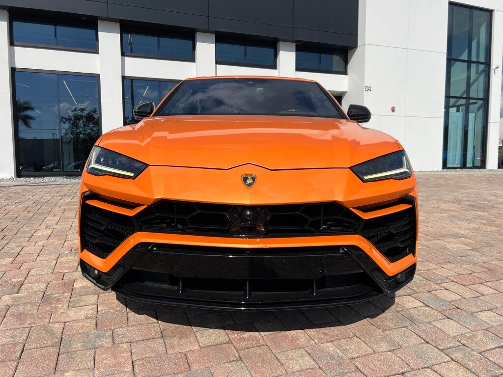 2022 Lamborghini Urus photo 2