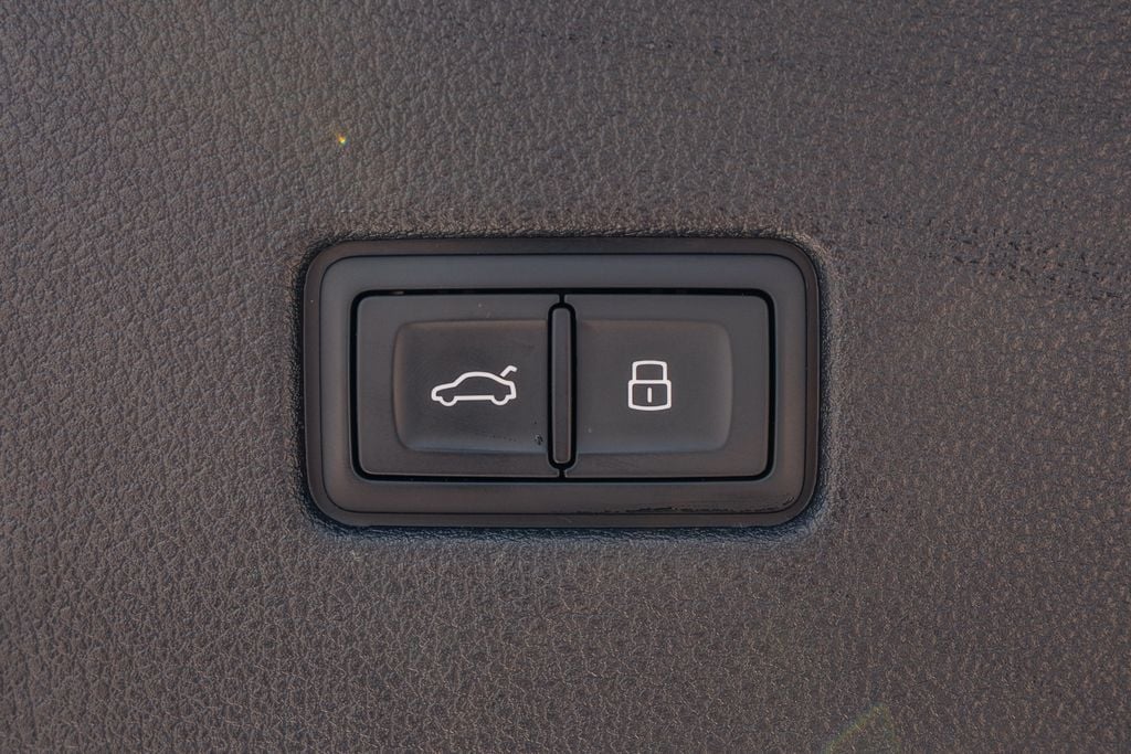 2025 Audi Q8 Prestige - Photo 47