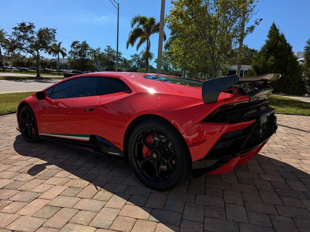 2020 Lamborghini Huracan Evo Coupe photo 3
