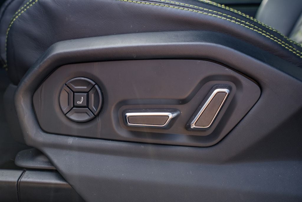 2022 Lamborghini Urus Base - Photo 19