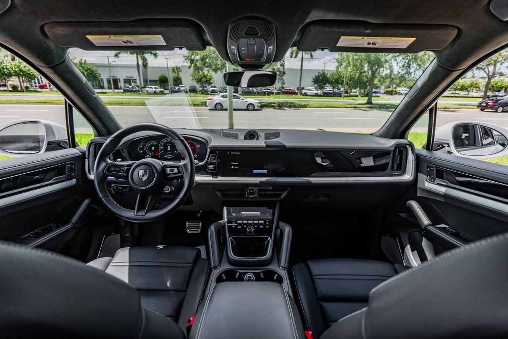 2025 Porsche Cayenne Turbo E-Hybrid - Photo 22