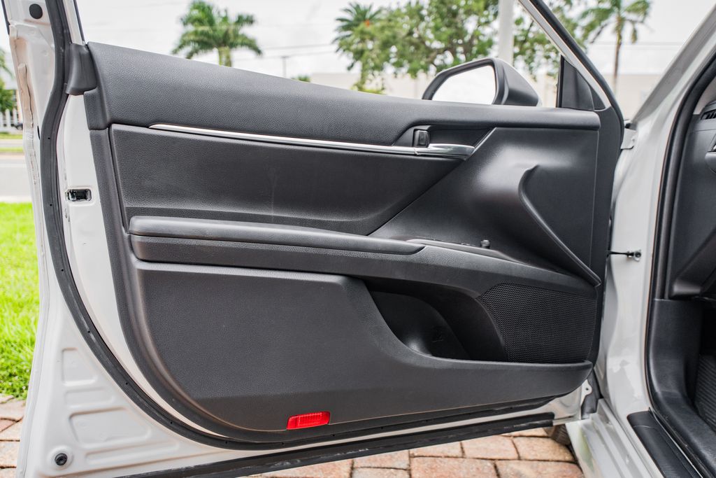 2022 Toyota Camry LE - Photo 17